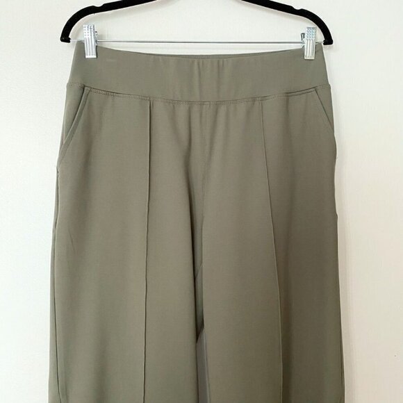 FIGS CLOTHING WOMEN'S KIV STRETCH WIDE CROPPED LEG PIN-TUCK PANTS IN MUTED GREEN - Picture 4 of 9